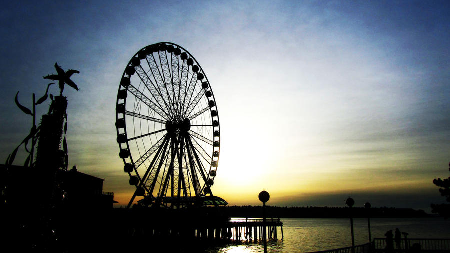 .Wheel at Sunset.