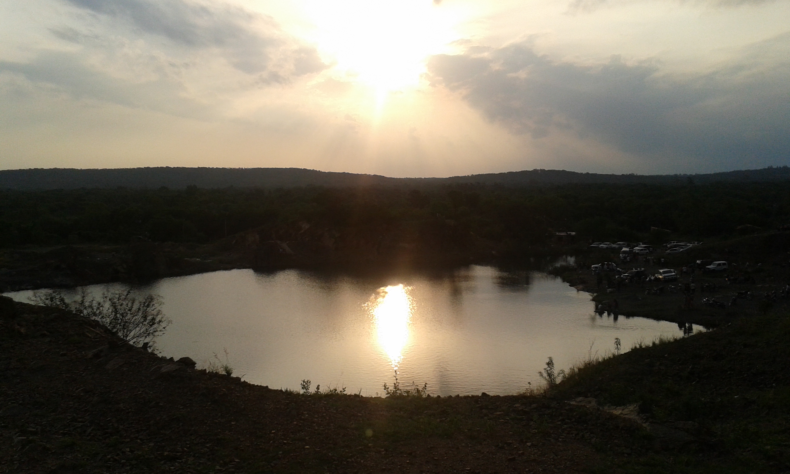 Puesta de sol en la cantera de Ypacarai