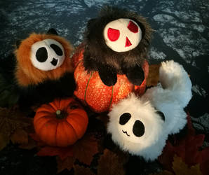 FOR SALE: Spookin floppy plushies