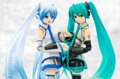 [figma] Snow Miku and Miku (2)