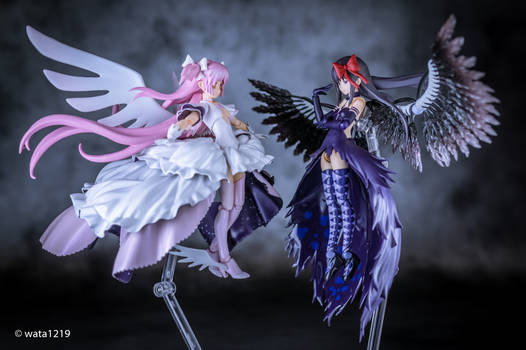 [figma] Devil Homura and Ultimate Madoka (1)