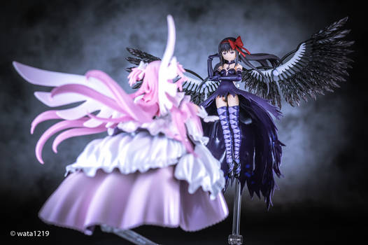 [figma] Devil Homura and Ultimate Madoka (3)