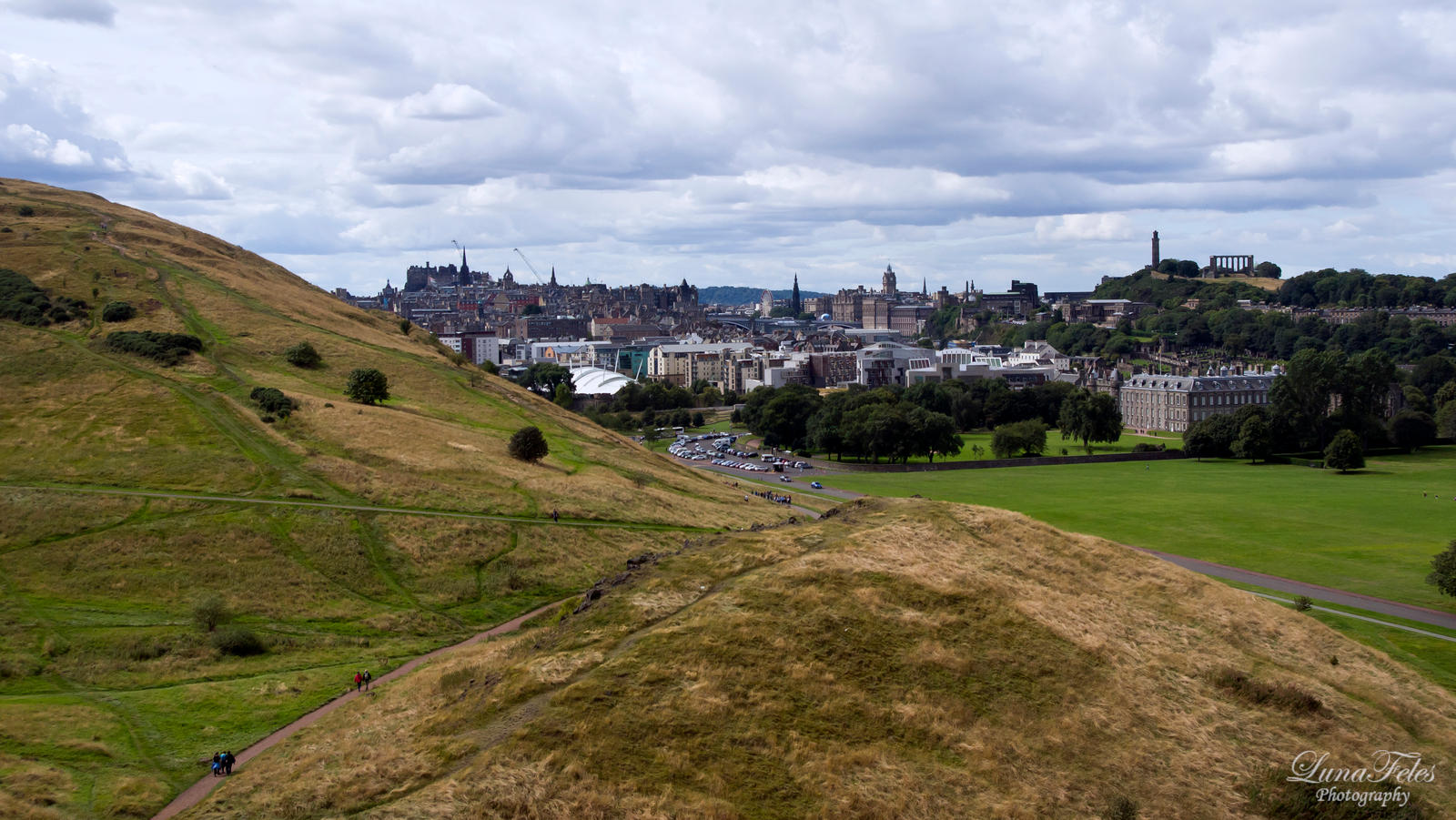 cityscape of Edinburgh