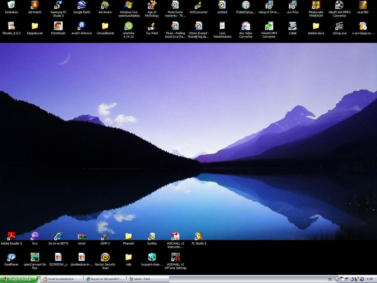 BIG LOL at mah desktop. :P