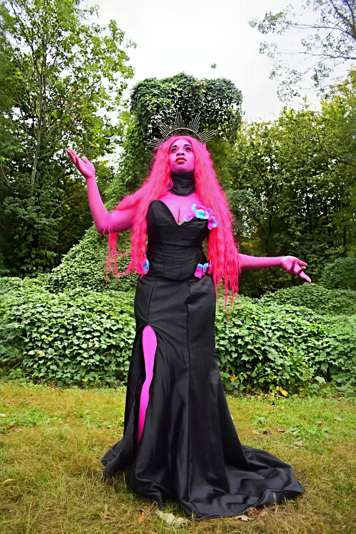 persephone lore olympus black dress Lore Olympus: Modern Take on Greek Mythology