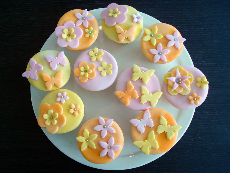 Fondant Cutout Cupcakes