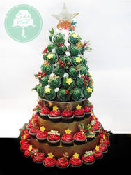 Mega Christmas Cupcake Croquembouche