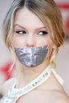 Taylor Swift taped