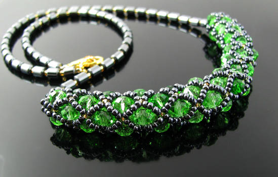 Filled netting necklace with crystals