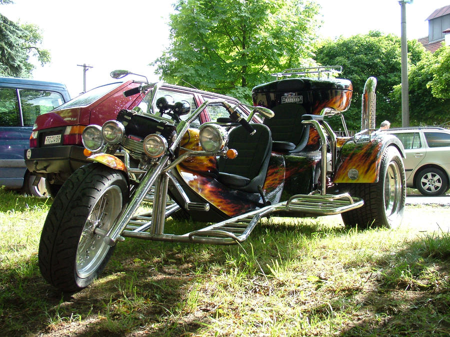 three-wheeler