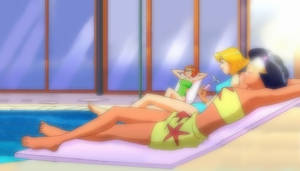 Totally Spies: Relax by the pool