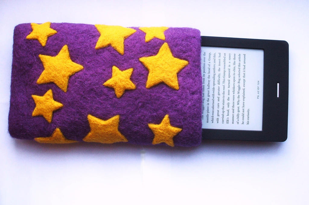 Needle-felted e-book reader cover