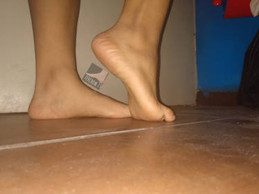 M's Cute Feet 14 (Sexy Pose)