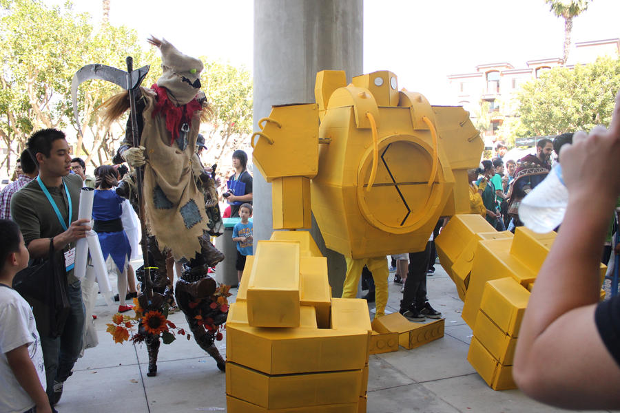 Blitzcrank and Fiddlesticks at AX 2012