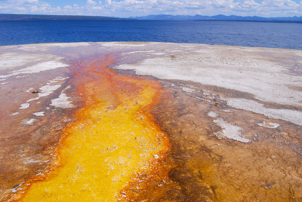 Lake Yellowstone fire