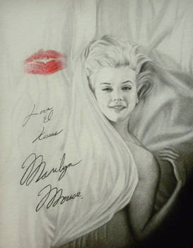 Marilyn Kiss or Mini Marilyn