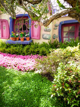 Minnie's House in Bloom