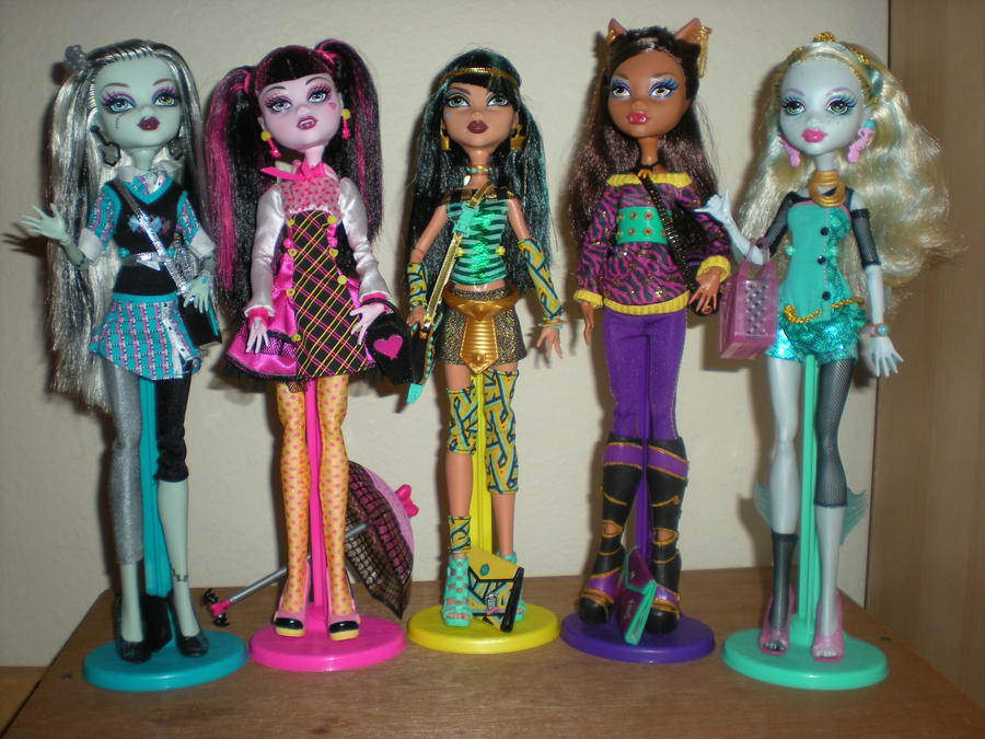 Monster High School's Out by pinkpanther8608 on DeviantArt