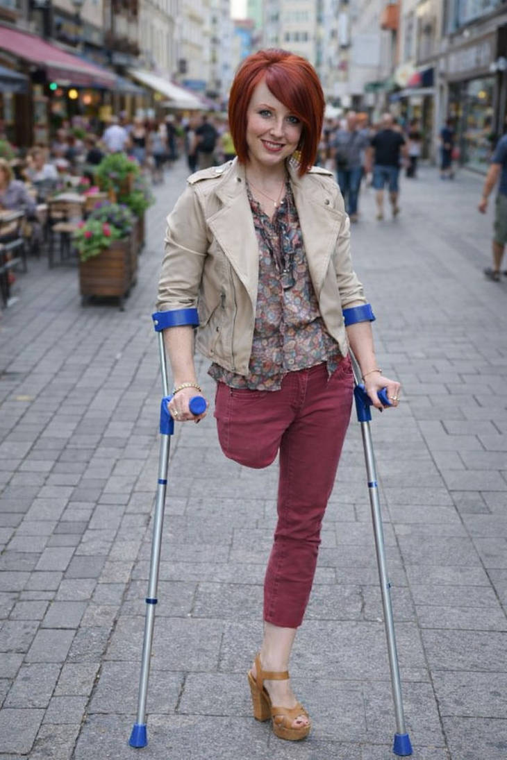 ONE-legged girls are cool! by Ippldatsch on DeviantArt