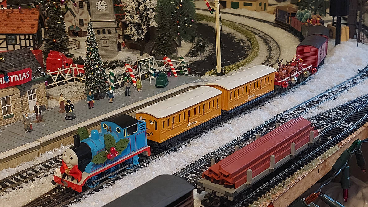 Thomas with the Christmas Train 2 by 76859Thomasreturn on DeviantArt