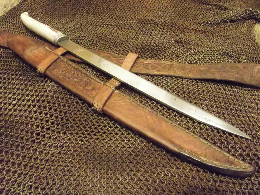 Клинок древнего германца 4. Сакс и скрамасакс. Нож Сакс скрамасакс. Скрамасакс оружие Викинги. Скрамасакс меч.