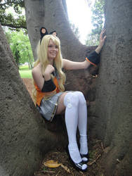 SeeU- just hanging in a tree, naturally ^w^