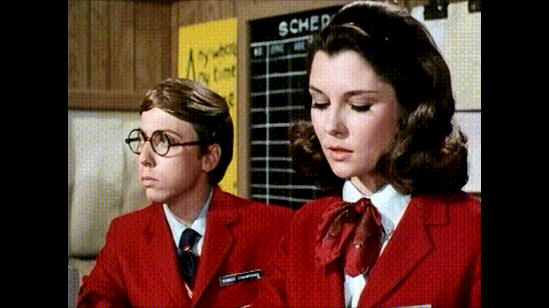 Emily Banks | Lucky Linda S01E01