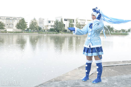 Snow Miku 2012 - Snowy Windy Day