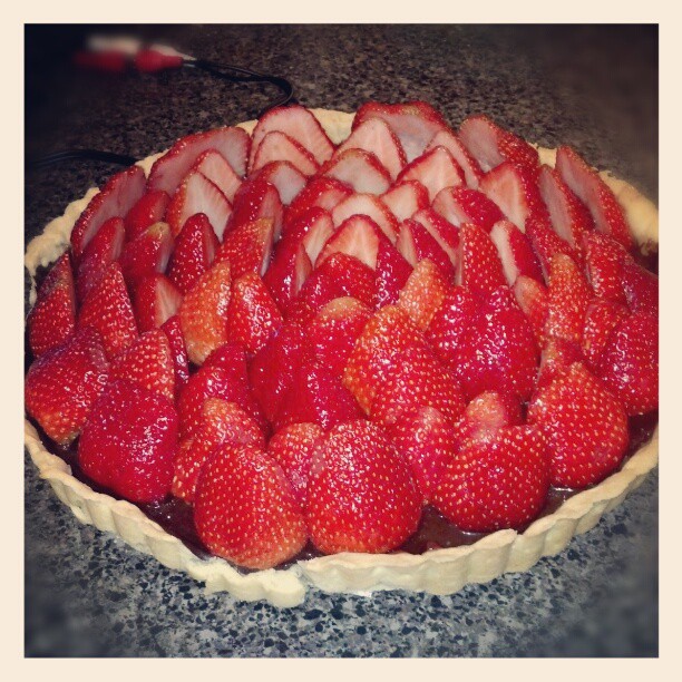 Strawberry tart with chocolate filling 1