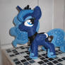 Luna's mane now sparkles!