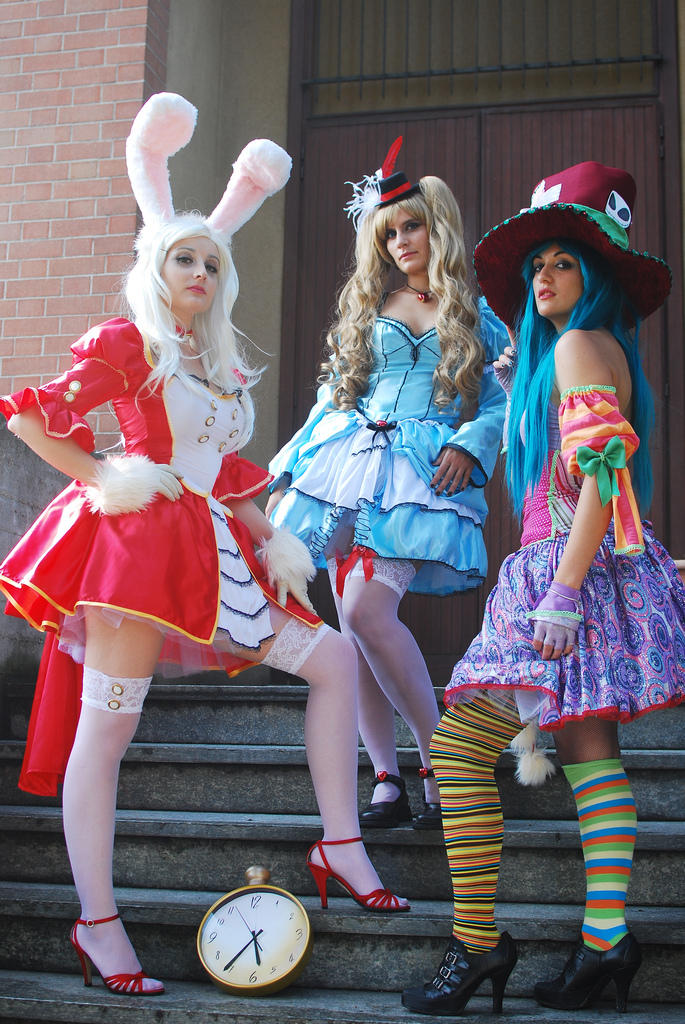 Alice in Wonderland costume ideas - Alice-in-Wonderland.net  Alice in  wonderland costume, Alice in wonderland party, Alice in wonderland dress