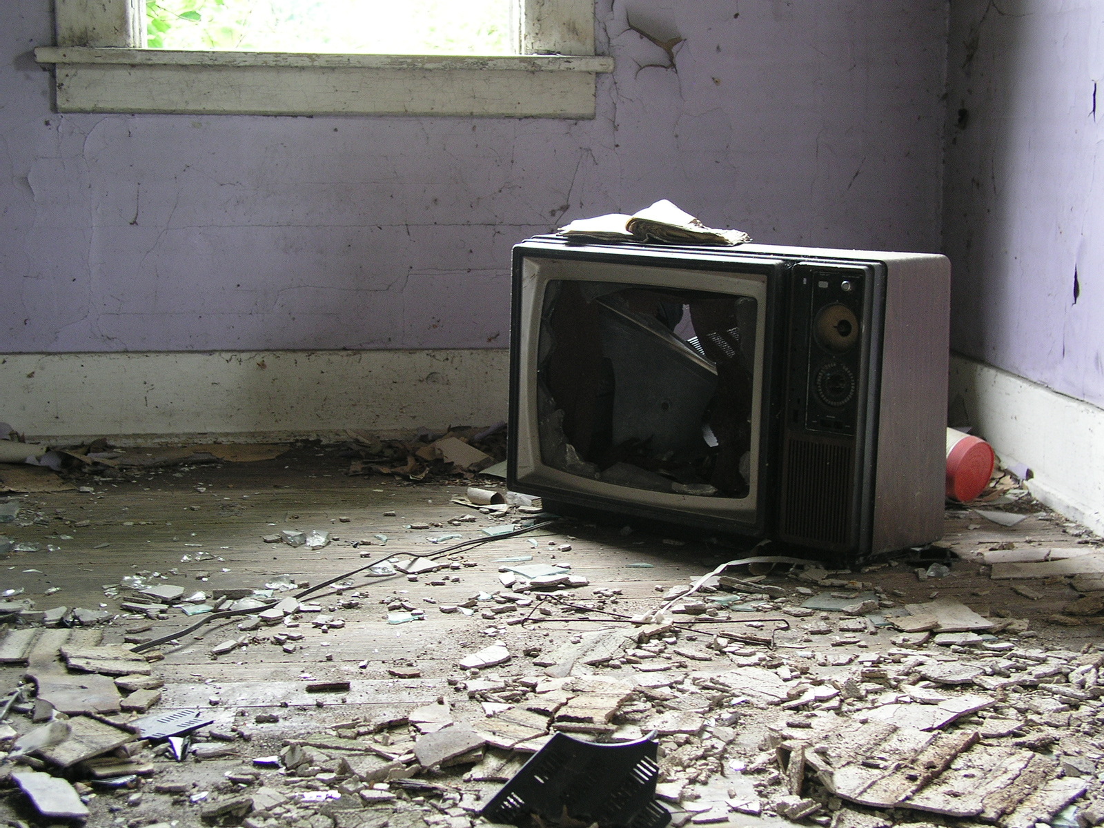 S.S. Broken TV by shudder-stock
