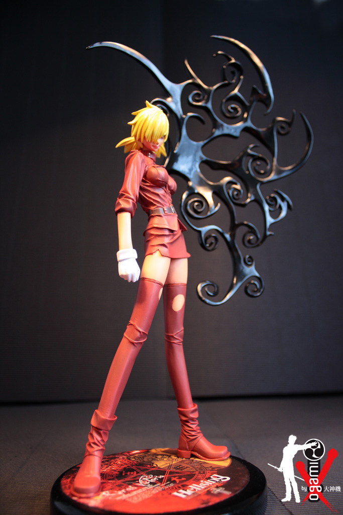 Seras Victoria Hellsing front2