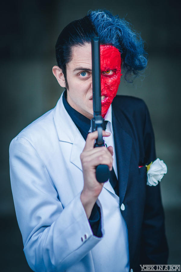 Two Face - Arkham City pose by smile-xvillainco on DeviantArt