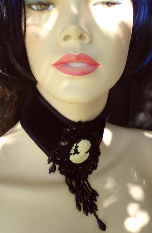 Velvet Cameo Collar