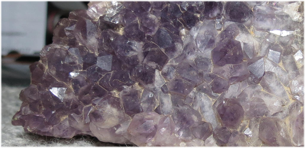 Amethyst on Chalcedone 1c