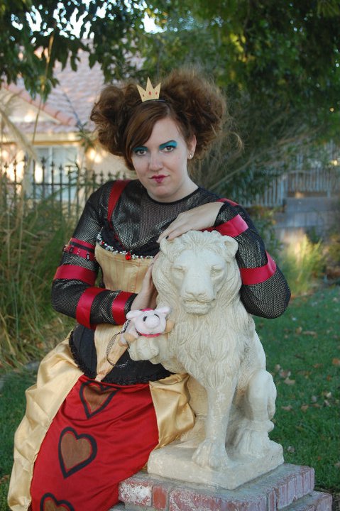 Red Queen, pig and lion