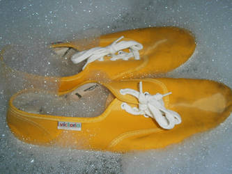 Yellow plimsolls and bubbles