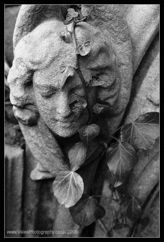 Cardross gravestone