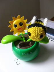 Little Amigurumi Bee