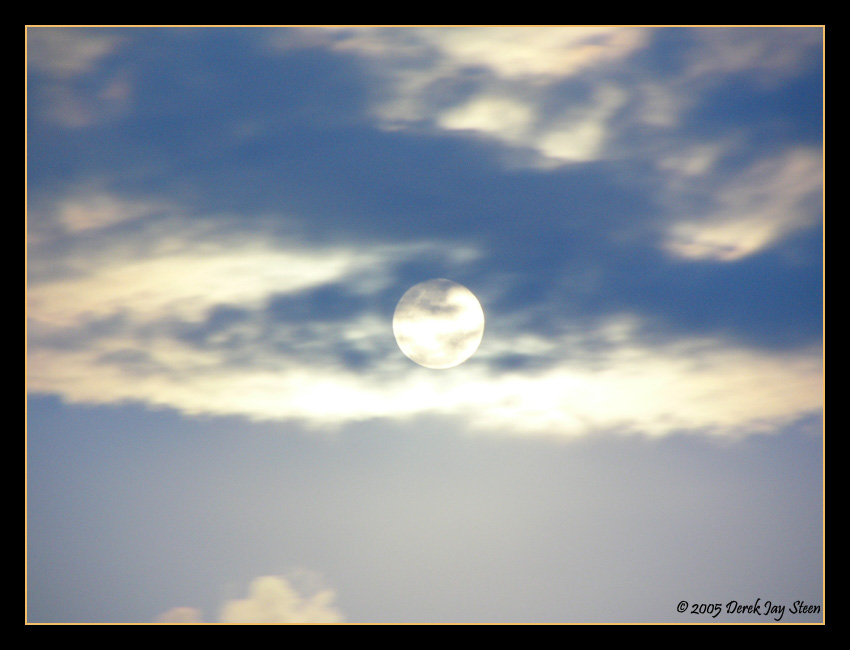 Moonrise on Halloran - Uno