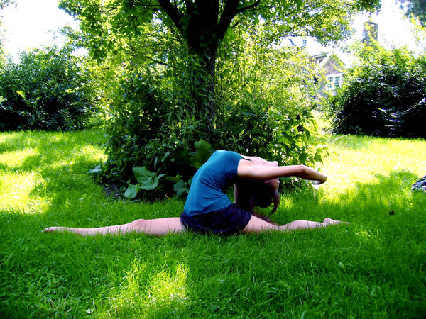 summer splits by lunalarosa on DeviantArt