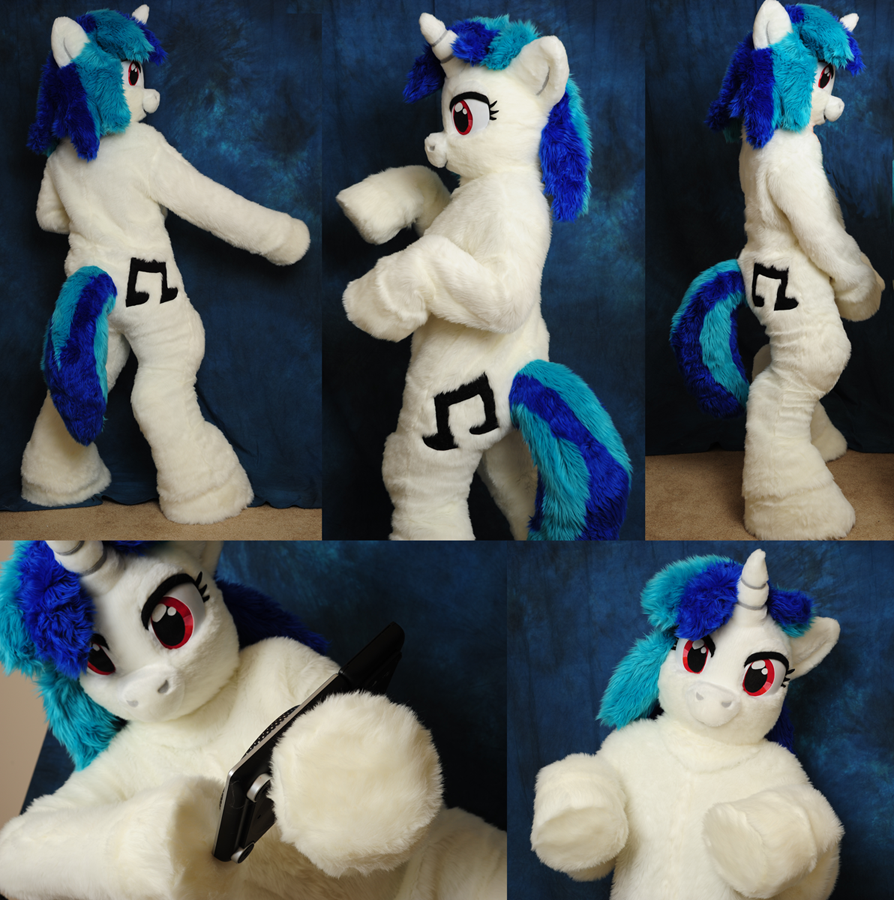 Vinyl Scratch Cosplay