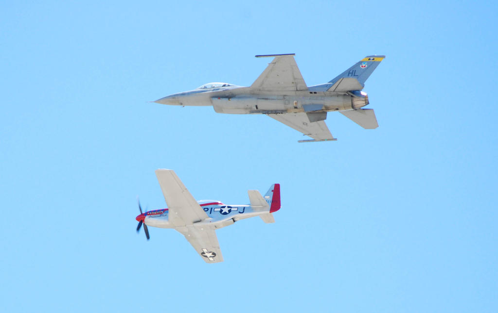 Historical fight of F16 and P15 Mustang