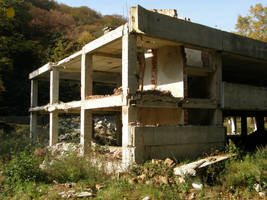 Autumn08 03 Big house ruin