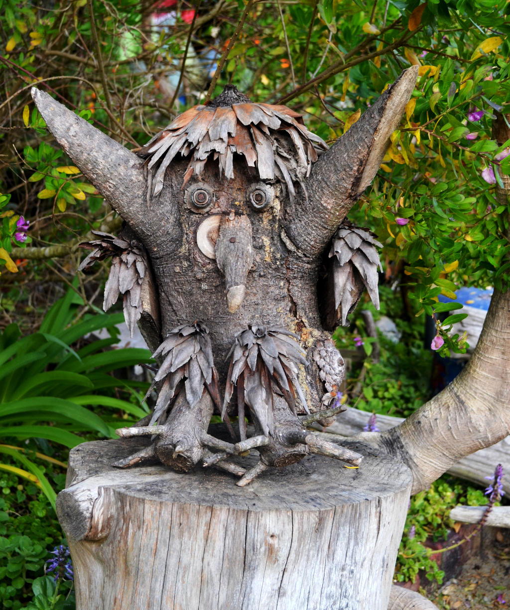 Tree stump Owl