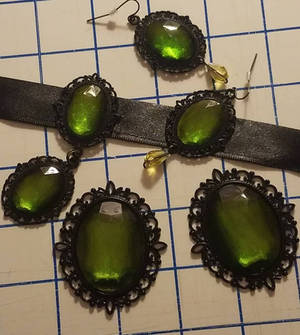 Peridot Resin Pieces