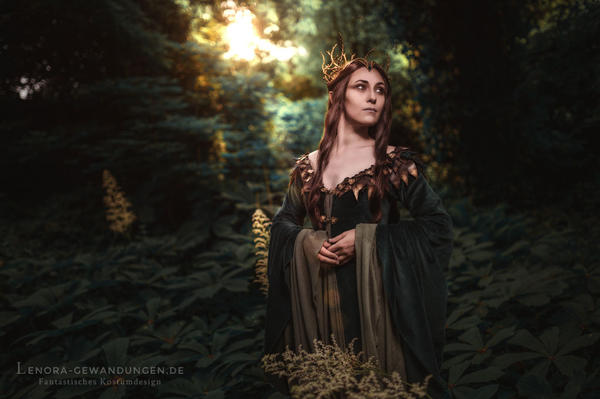 Lady of Mirkwood 2016 by LenoraGewandungen