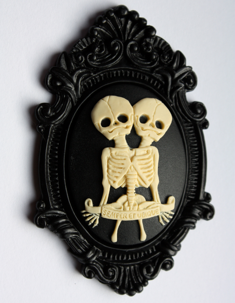 Anatomical twins pendant