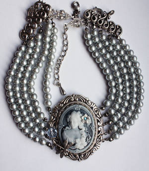 Romantic gray necklace1